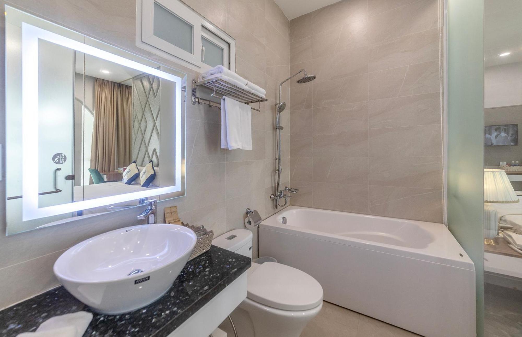 Tiffany Hotel & Restaurant Phan Thiet Bagian luar foto