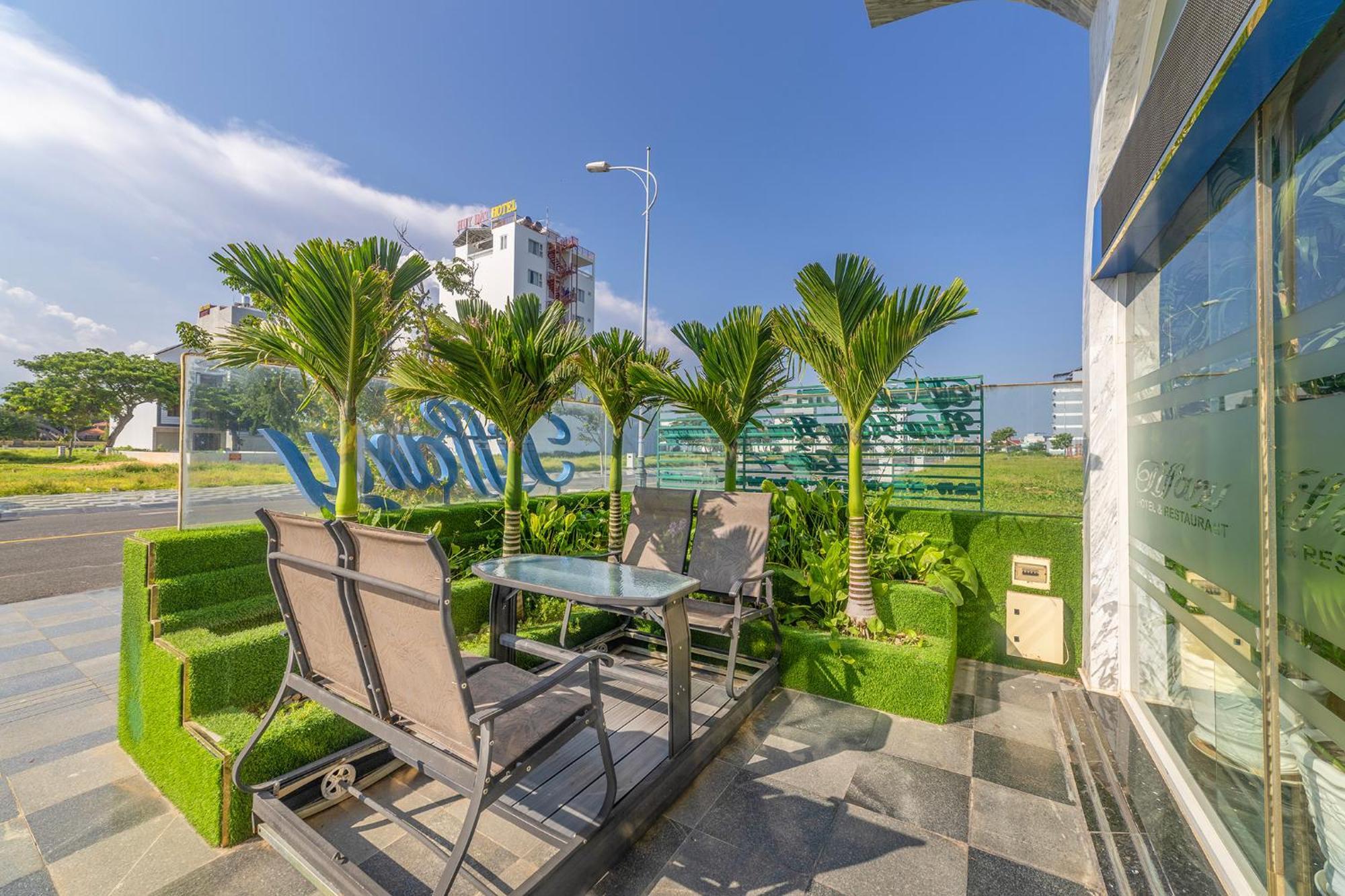 Tiffany Hotel & Restaurant Phan Thiet Bagian luar foto