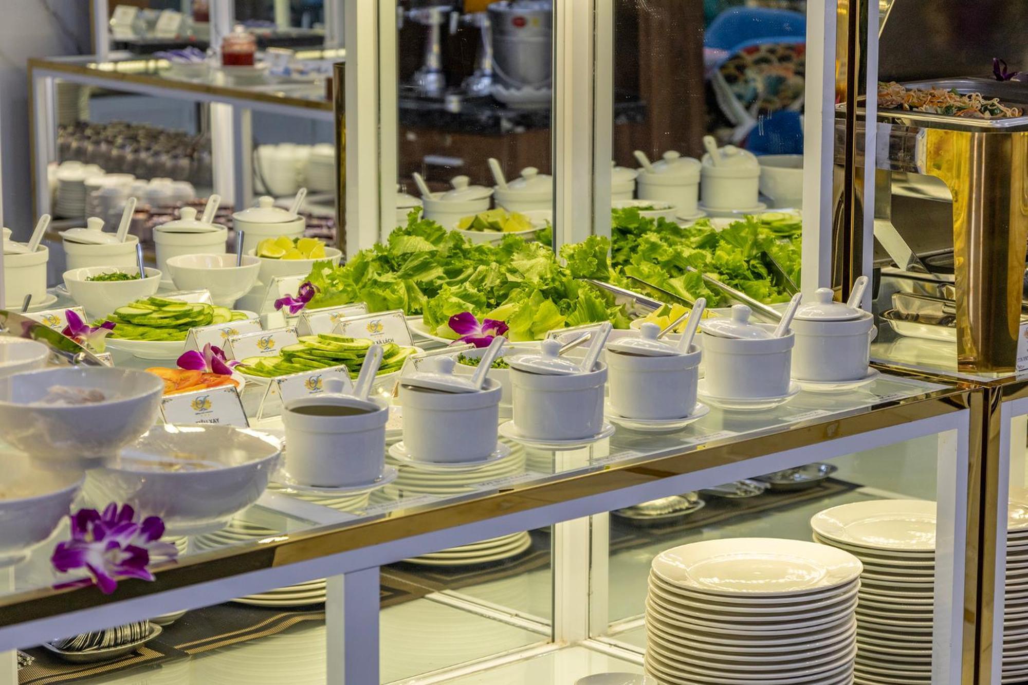 Tiffany Hotel & Restaurant Phan Thiet Bagian luar foto