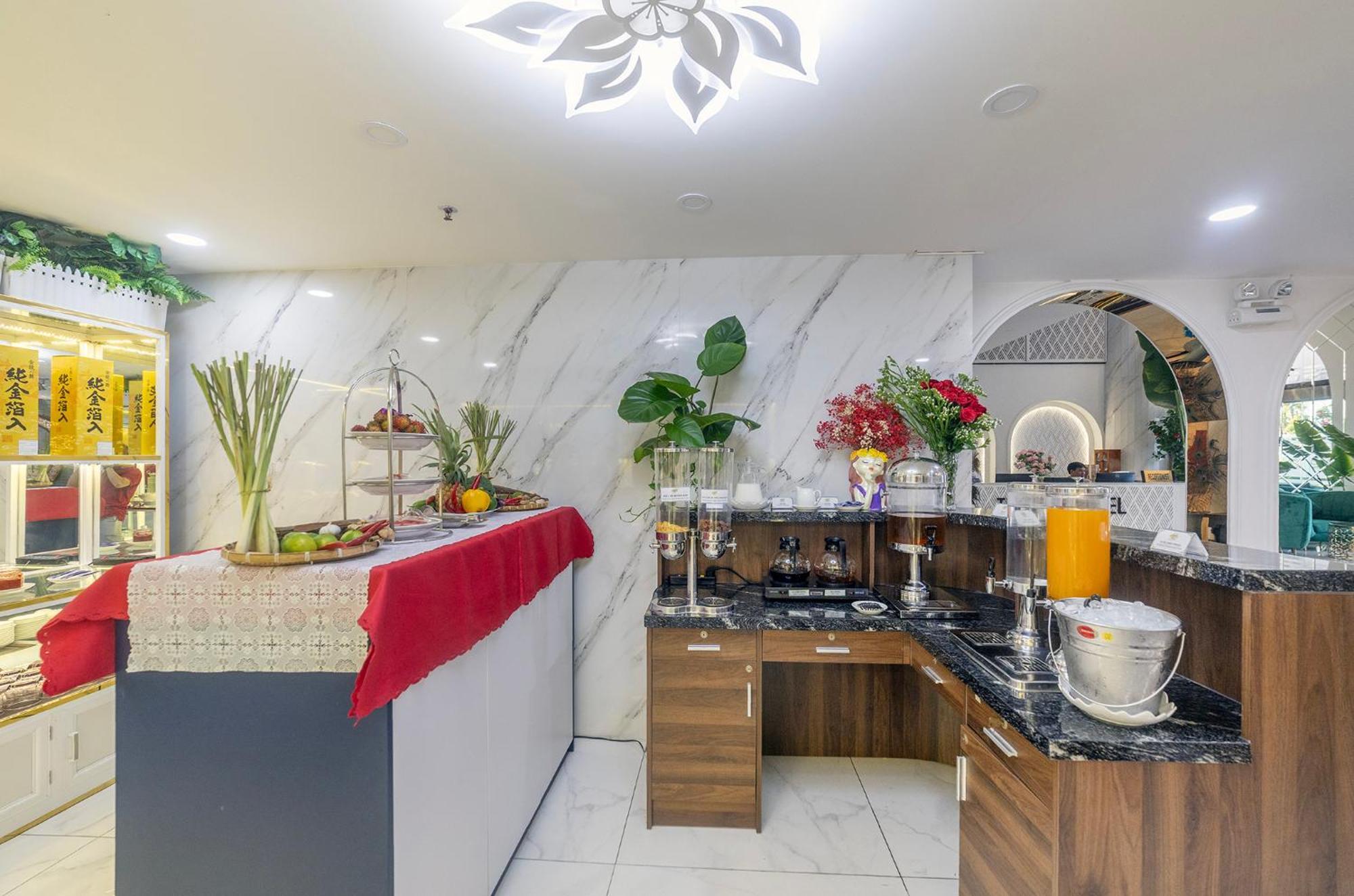 Tiffany Hotel & Restaurant Phan Thiet Bagian luar foto